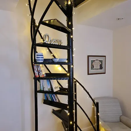 The Old School House * Nether Poppleton